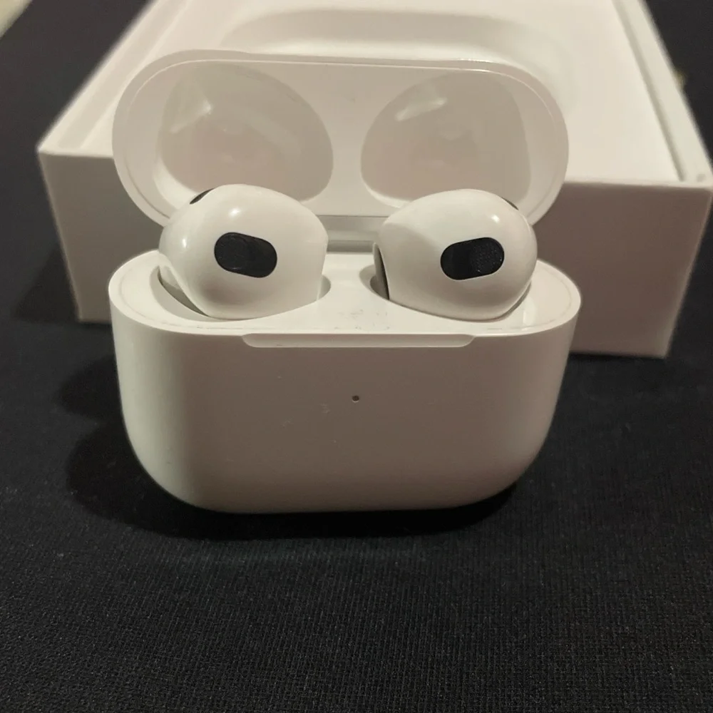 Apple Wireless Earbuds in White